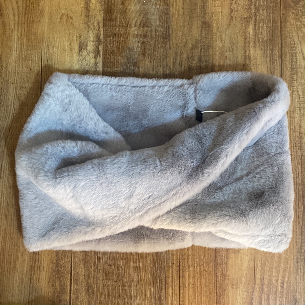 Melifluos light gray soft fluffy infinity scarf snood